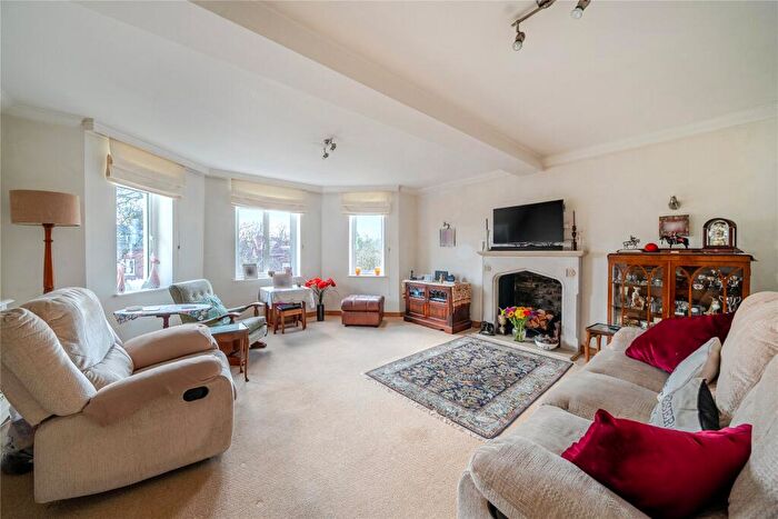 3 Bedroom Flat For Sale In St. Pauls Cray Road, Chislehurst, BR7