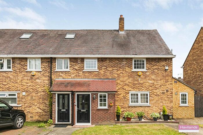 3 Bedroom End Of Terrace House To Rent In Perry Mead, Enfield, EN2