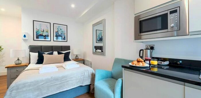 Studio To Rent In Leinster Square, Bayswater, London, W2