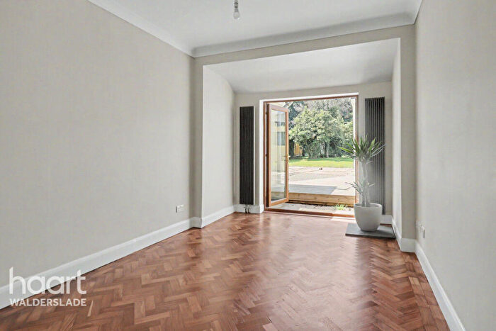 3 Bedroom Detached Bungalow For Sale In Maidstone Road, Gillingham, ME8