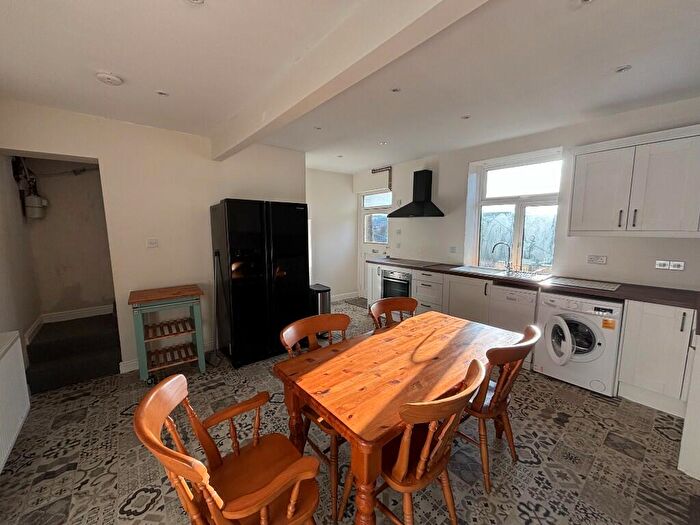 1 Bedroom Terraced House To Rent In Moor Edge, BD16