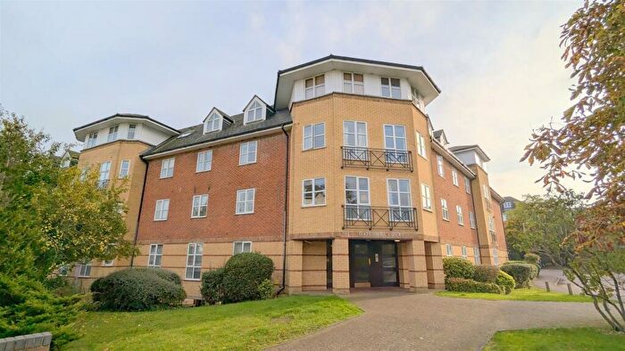 2 Bedroom Apartment To Rent In Dexter Close, St Albans, AL1