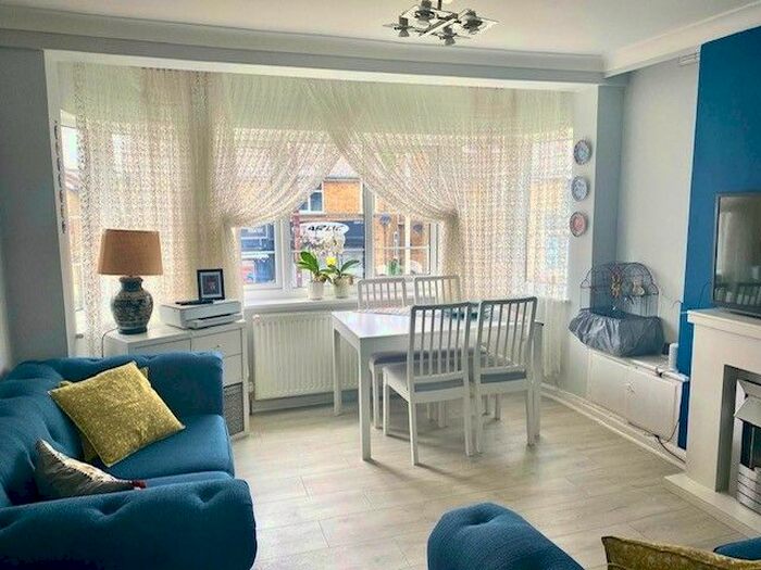 2 Bedroom Maisonette To Rent In Swan Road, West Drayton, UB7