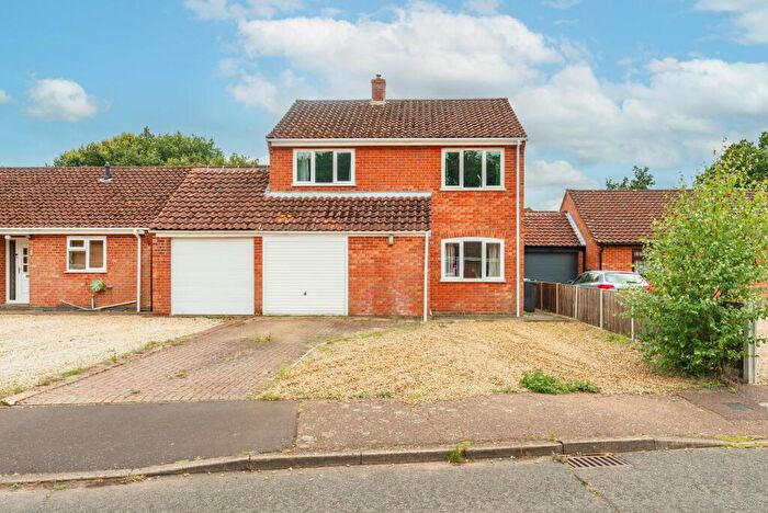 3 Bedroom Link Detached House For Sale In Tavern Close, Beetley, NR20