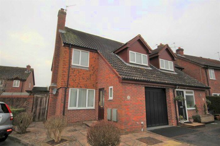 3 Bedroom Property To Rent In Earlswood Close, Horsham, RH13