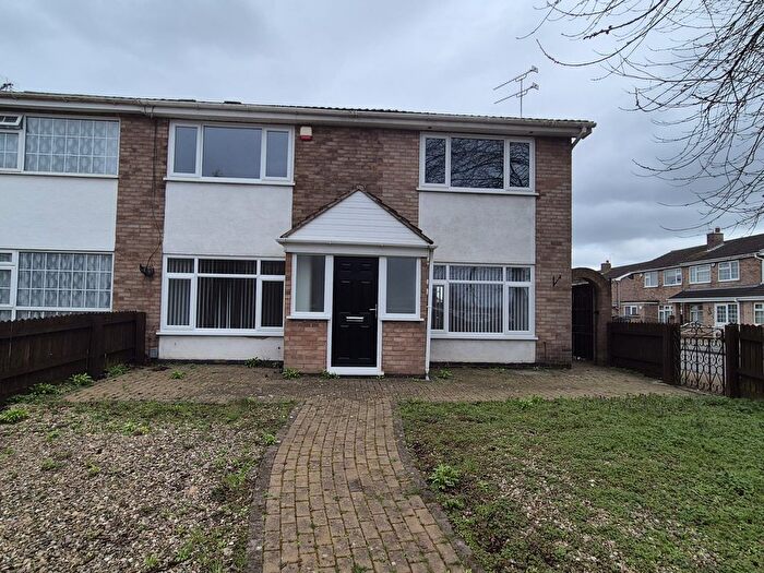 4 Bedroom Semi Detached House To Rent In Gleneagles Avenue, Leicester, LE4