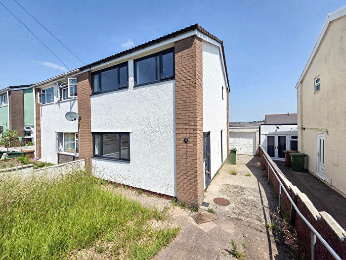 3 Bedroom Semi-Detached House For Sale In Forest Avenue, Hengoed, CF82
