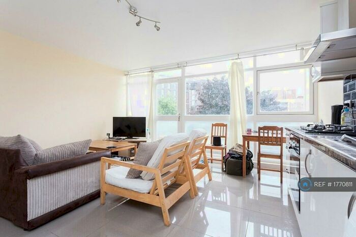 4 Bedroom Flat To Rent In Halstead Court, London, N1