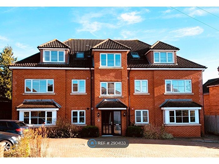 2 Bedroom Flat To Rent In Worplesdon Court, Guildford, GU2