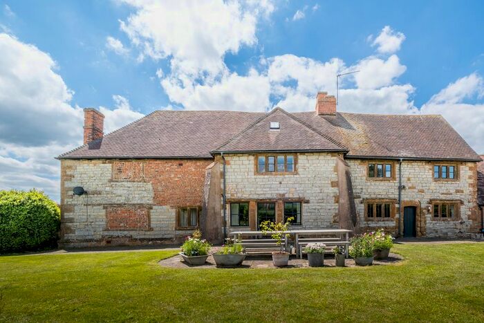 4 Bedroom Detached House For Sale In Kineton Road, Warwickshire, CV35