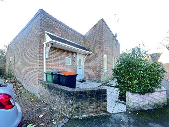 3 Bedroom Bungalow To Rent In Westminster Gardens, Houghton Regis, Dunstable, LU5