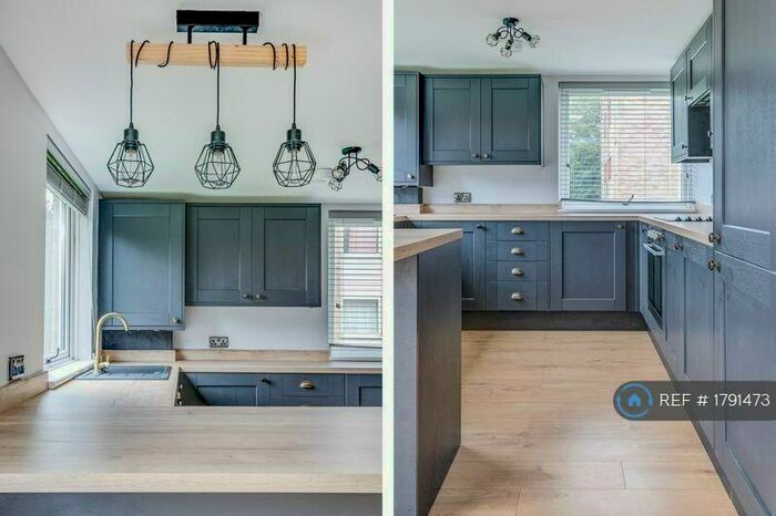 2 Bedroom Flat To Rent In Farleigh Court, South Croydon, CR2