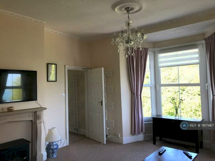 3 Bedroom Flat To Rent In Victoria Street, Ventnor, PO38