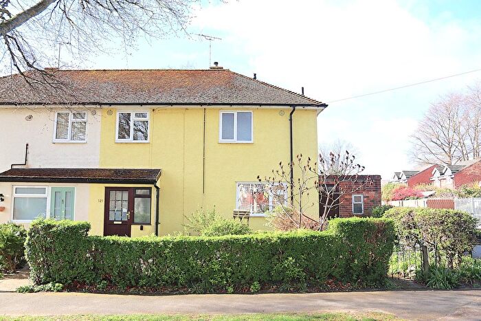 3 Bedroom Semi Detached House For Sale In Birchett Road, Farnborough, GU14