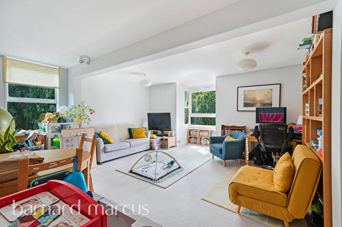 2 Bedroom Apartment To Rent In Sullivan Close, SW11