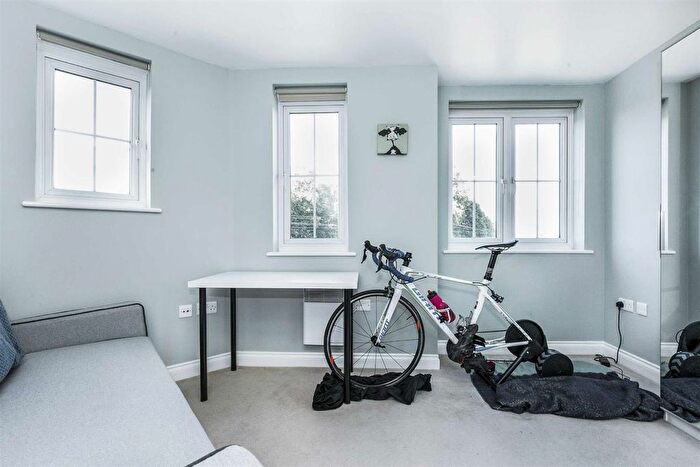 2 Bedroom Flat For Sale In Stants View, Hertford, SG13