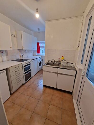 2 Bedroom Flat To Rent In Langham Road, London, N15