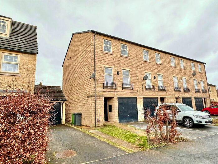 4 Bedroom Detached House To Rent In Oxley Road, Huddersfield, West Yorkshire, Uk, HD2