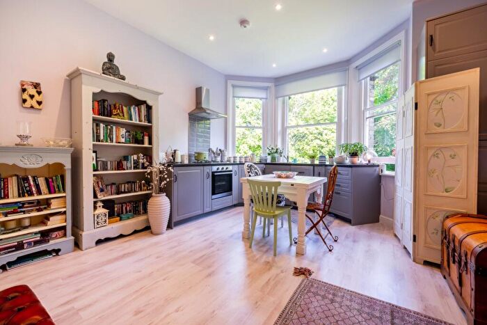 2 Bedroom Flat To Rent In Netherhall Gardens Hampstead, NW3