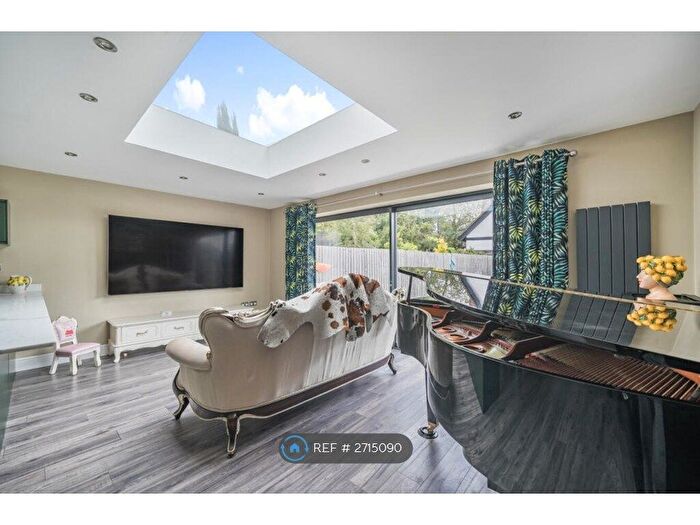 4 Bedroom Detached House To Rent In Birch Close, Maidenhead, SL6