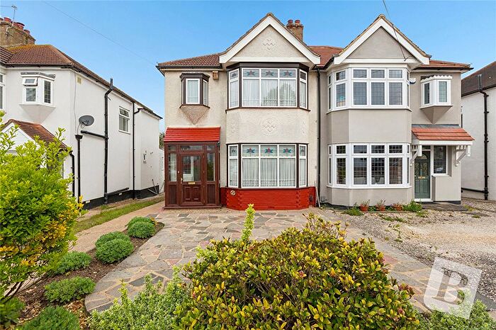 3 Bedroom Semi Detached House For Sale In Meadowside Road, Upminster, RM14