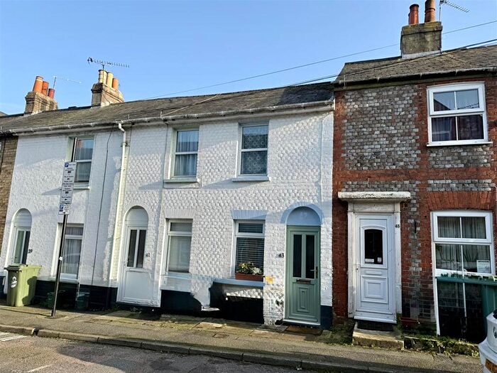 2 Bedroom Terraced House For Sale In St. Marys Road, Cowes, PO31