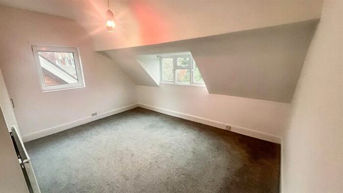 2 Bedroom Apartment For Sale In St. Agnes Road, Moseley - Top Floor Two Bedroom Converted Apartment In Premium Moseley Location With No Chain!!, B13
