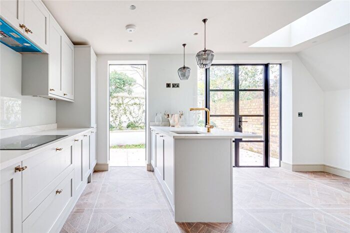 3 Bedroom Maisonette To Rent In Fulham Park Gardens, Parsons Green, SW6