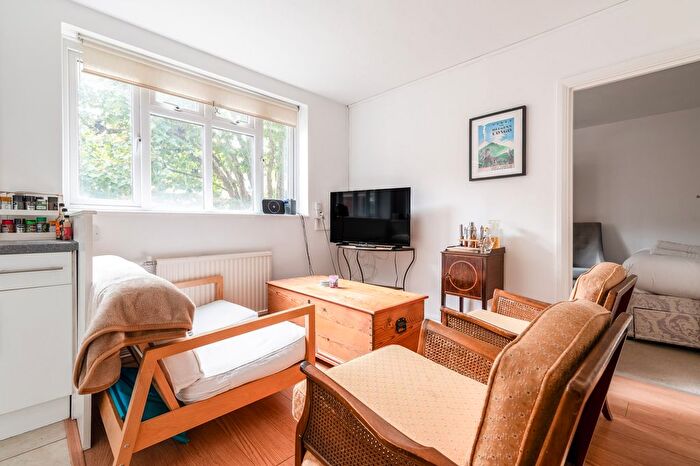 1 Bedroom Flat To Rent In Harwood Court, Upper Richmond Road, London, SW15