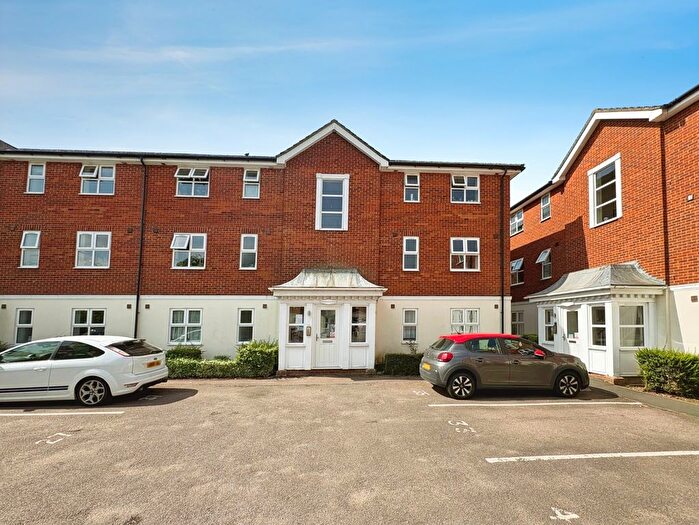 1 Bedroom Flat For Sale In Whinchat, Aylesbury, HP19