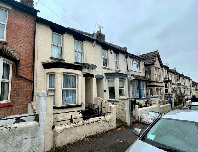 1 Bedroom Flat To Rent In Richmond Road, Gillingham, Kent, ME7