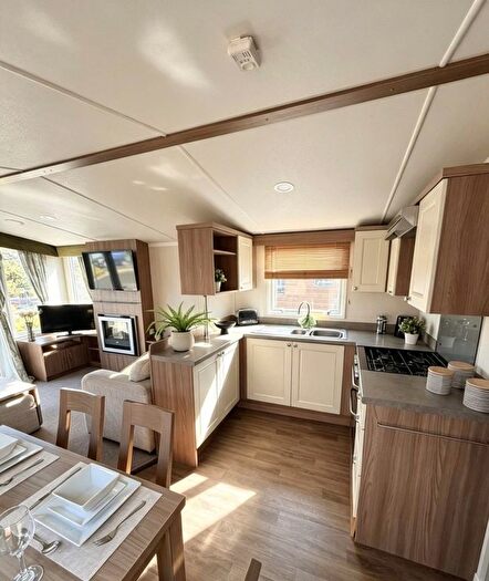 2 Bedroom Mobile/park Home For Sale In Holms Farm Road, Dalrymple, Ayr, KA6