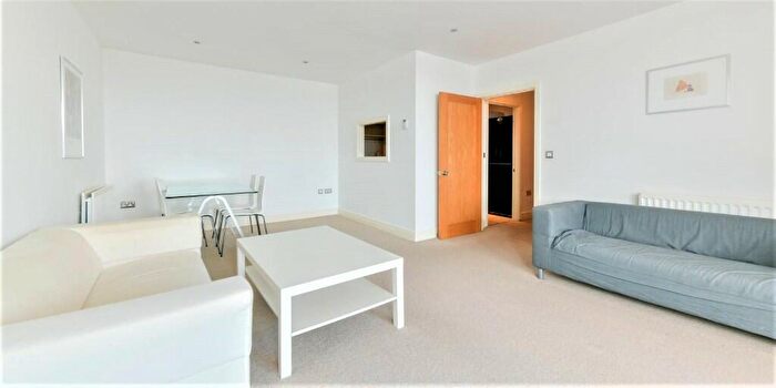 3 Bedroom Flat To Rent In Wards Wharf Approach, London, E16