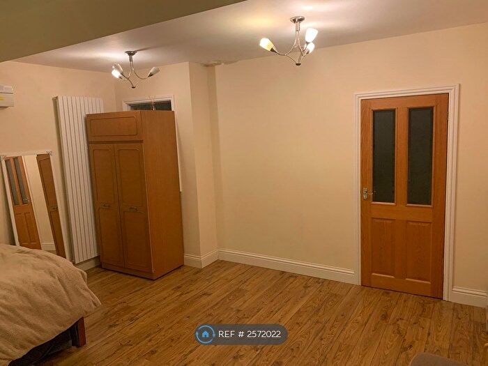Studio To Rent In Hill View New Road, London, HP8