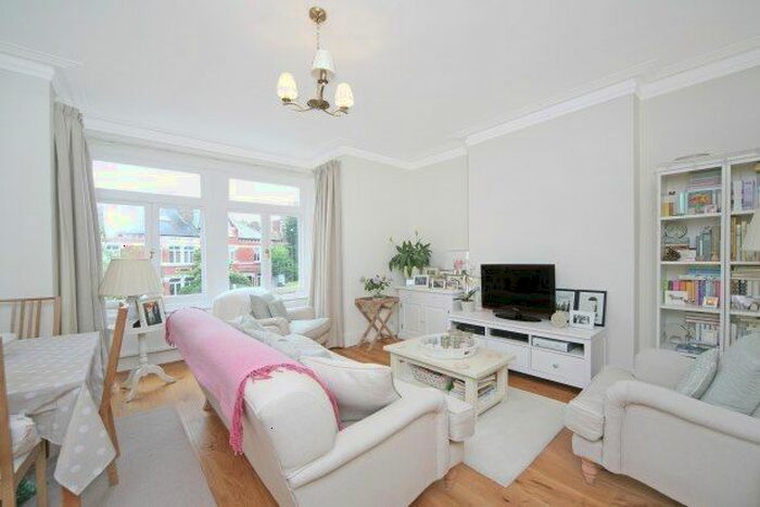 2 Bedroom Flat To Rent In Lebanon Park, Twickenham, TW1
