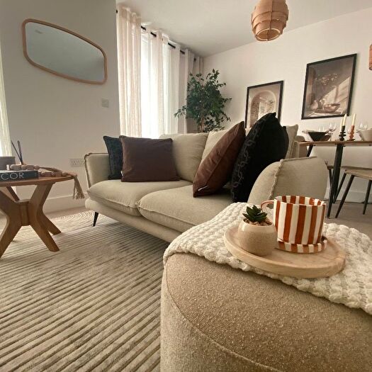1 Bedroom Flat For Sale In Arcadia Park, Farmingdale Close, Aylesbury, HP18