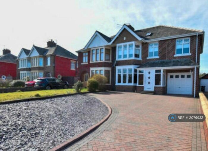 6 Bedroom Semi-Detached House To Rent In Devonshire Road, Blackpool, FY2