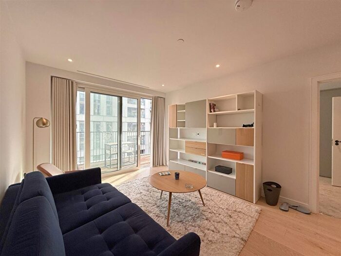 2 Bedroom Flat To Rent In Fairview House, Lockgate Road, London, SW6