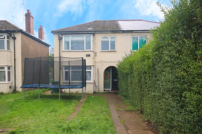 3 Bedroom Maisonette For Sale In London Road, Ashford, TW15