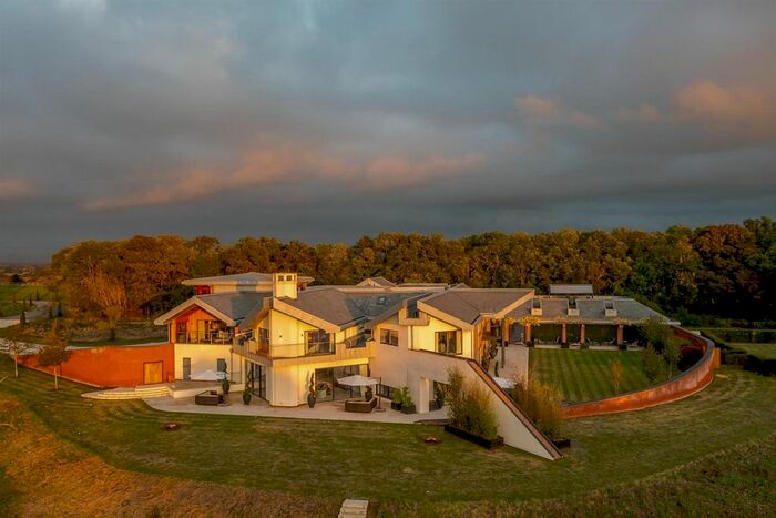 9 Bedroom Detached House For Sale In Forest Green Road, Holyport Near Windsor, Berkshire, SL6