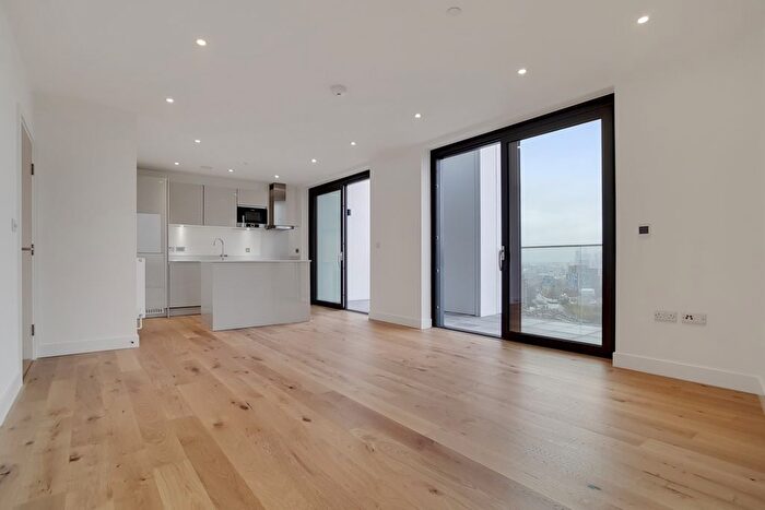 3 Bedroom Flat To Rent In Station Road, London, SE13