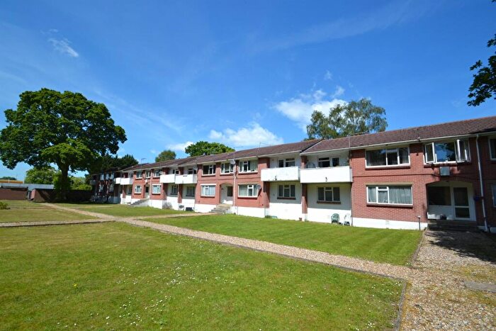 2 Bedroom Flat To Rent In Broadstone, BH17