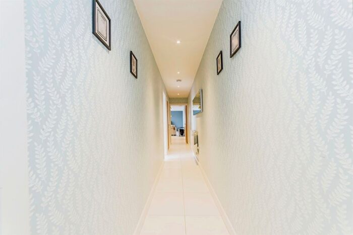 2 Bedroom Flat For Sale In Cantelupe Road, East Grinstead, RH19