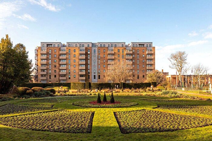 2 Bedroom Flat For Sale In Brewers Square, Dartford, DA1