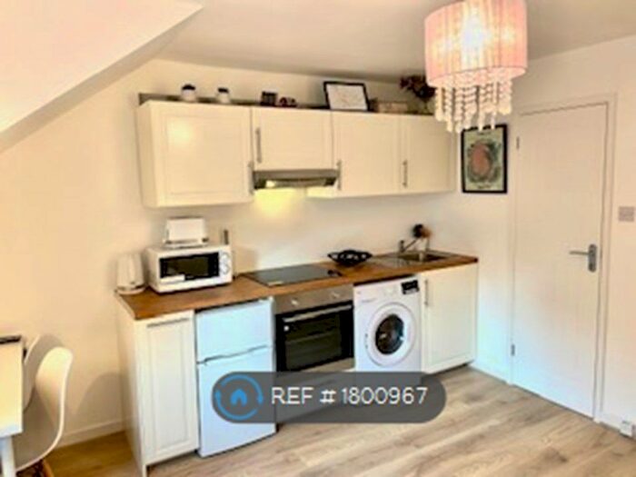 Studio To Rent In Brondesbury Villas, London, NW6