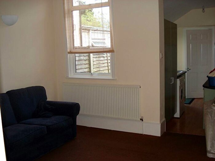 2 Bedroom House To Rent In Gleave Road, B29