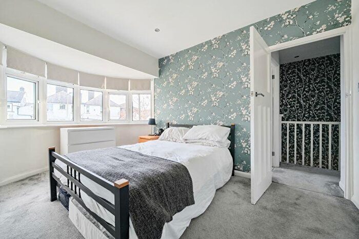 3 Bedroom Terraced House For Sale In Burlington Rise, Barnet, EN4