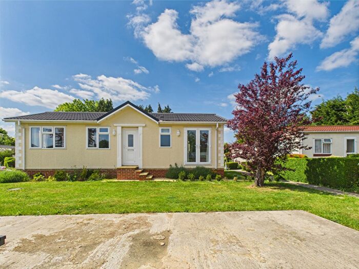 2 Bedroom Mobile/park Home For Sale In Dando Road, Denmead, PO7