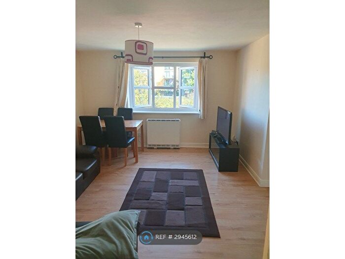 2 Bedroom Flat To Rent In Compass House, London, SE8
