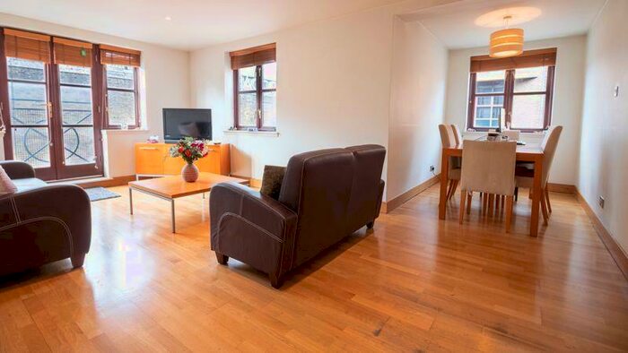 2 Bedroom Property To Rent In Kingsley Mews, Wapping, E1W